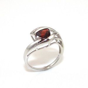 10K White Gold Red Garnet Diamond Ring Size 7